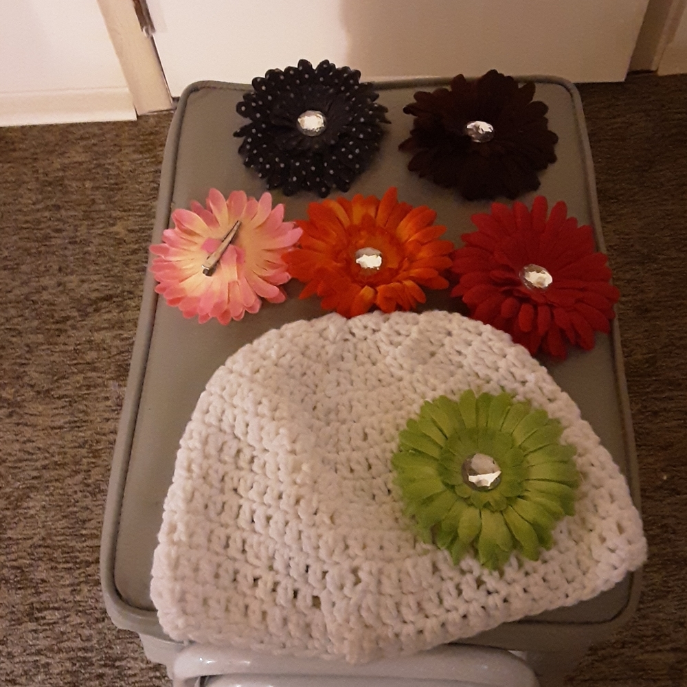 💥5 for $25. Handmade Beanie with Flower Clip-on Accessories